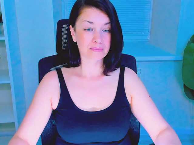 AnaMills webcam bongacams model stream image