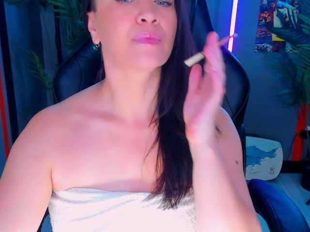AnaMills live cam on BongaCams