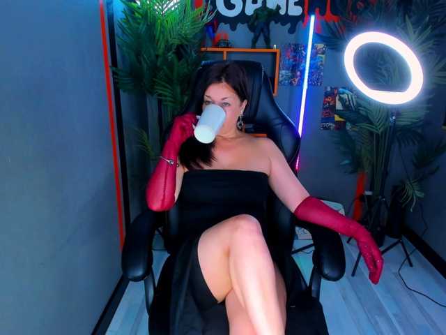 AnaMills live cam preview