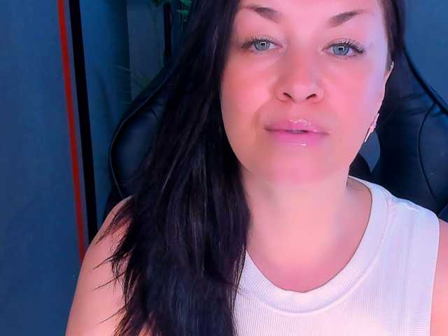 AnaMills live cam preview