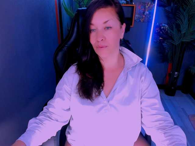 AnaMills live cam preview