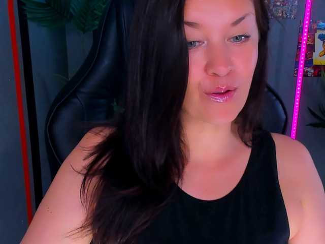 AnaMills live cam on BongaCams