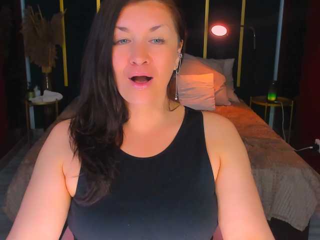 AnaMills live cam preview