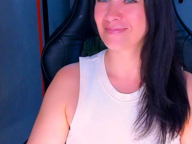 AnaMills live cam preview