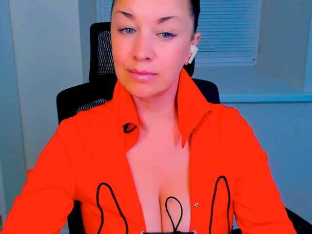 AnaMills Live Cam on BongaCams