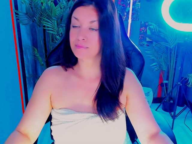 AnaMills live cam preview