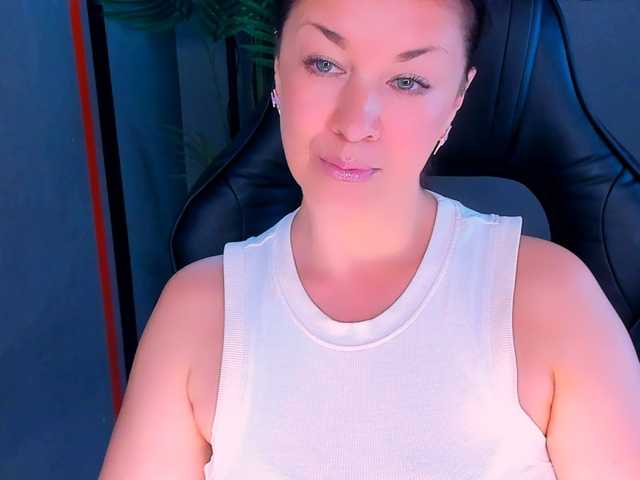 AnaMills live cam preview