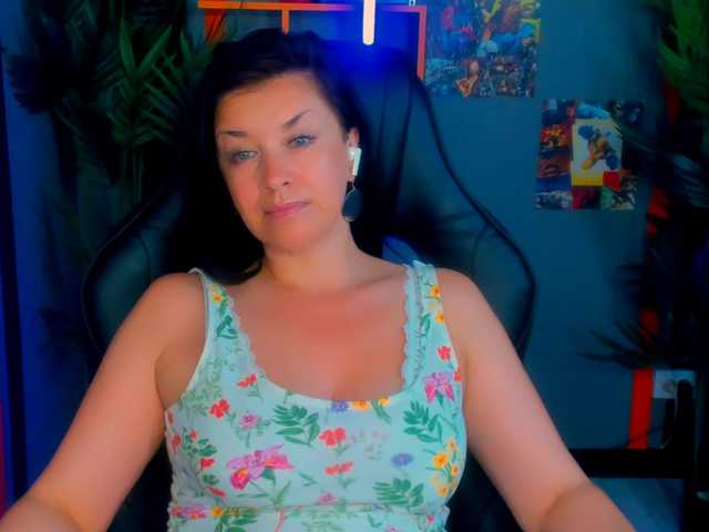 AnaMills live webcam show