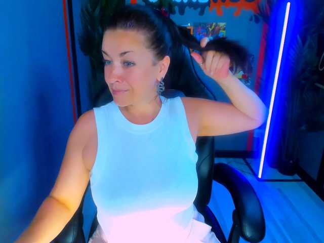 AnaMills live cam on BongaCams