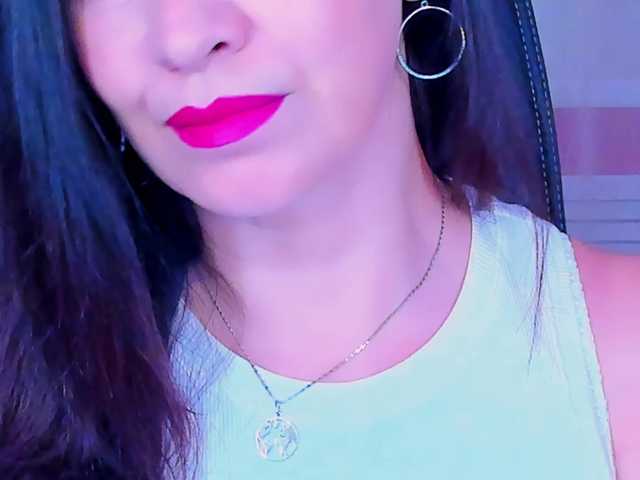 AnaMills live cam on BongaCams