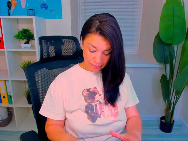 AnaMills Live Cam on BongaCams