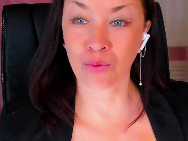 AnaMills live cam on BongaCams