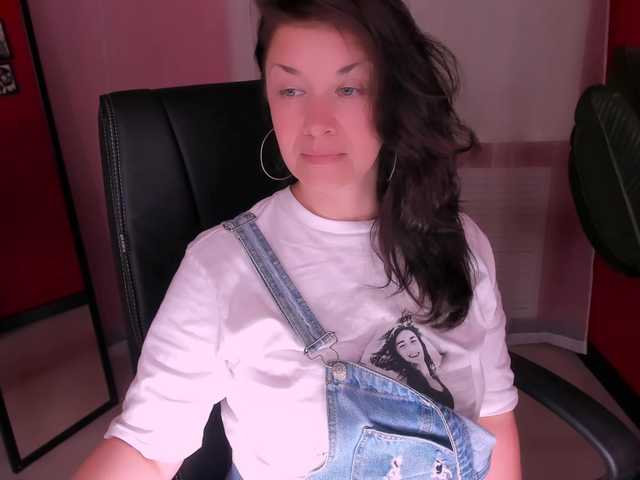 AnaMills live cam on BongaCams