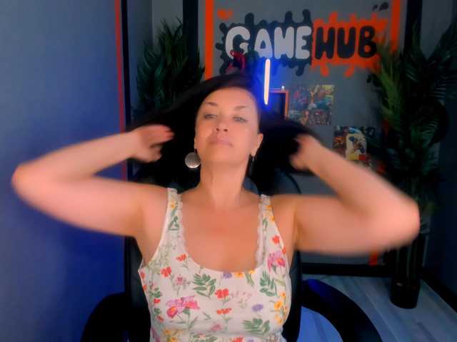 AnaMills live webcam show