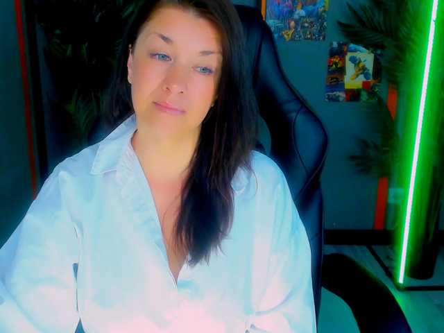 AnaMills live cam on BongaCams