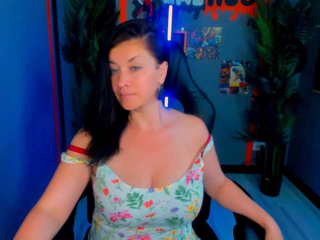 AnaMills live webcam show