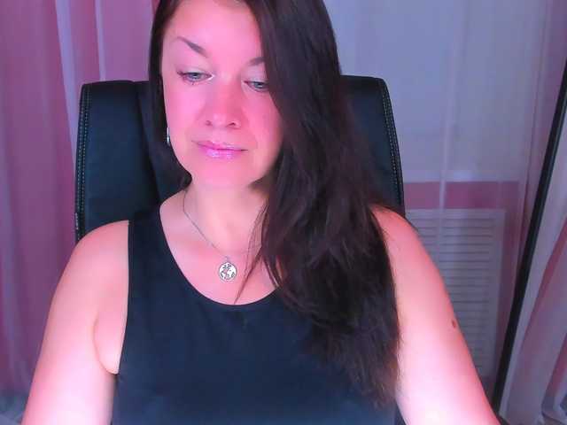 AnaMills live cam preview