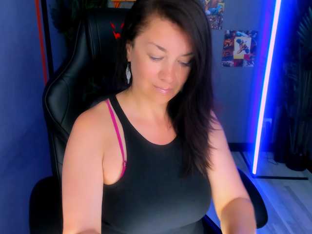 AnaMills live webcam show