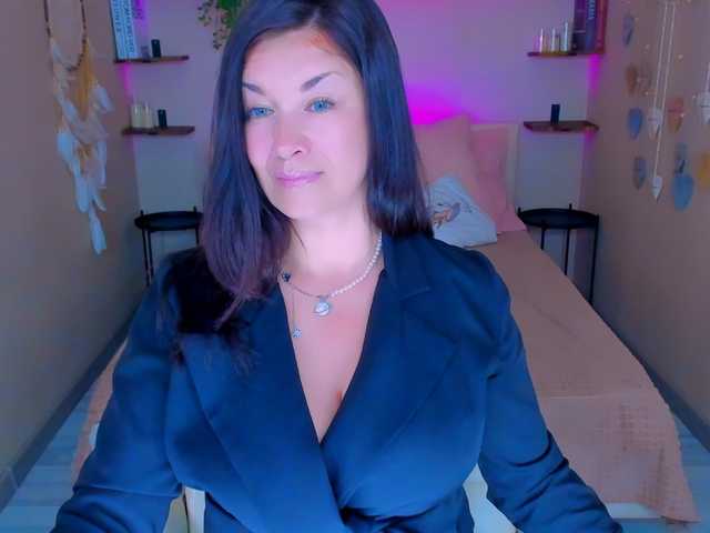 AnaMills webcam bongacams model stream image
