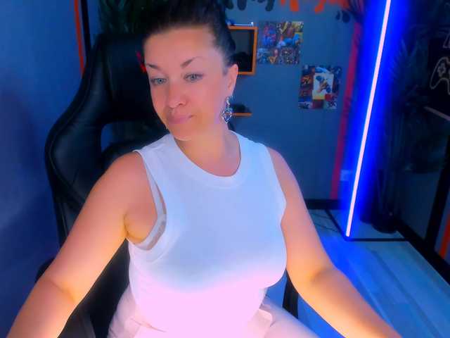 AnaMills live cam on BongaCams
