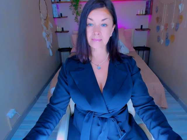 go to chat with AnaMills