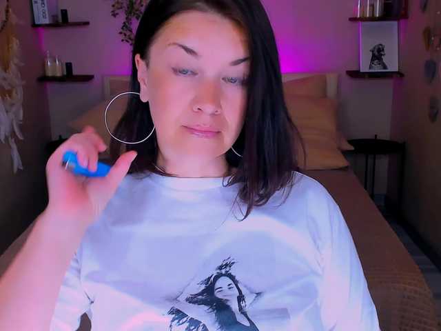 AnaMills webcam bongacams model stream image