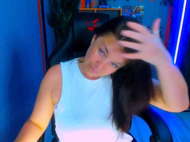 AnaMills Live Webcam on BongaCams