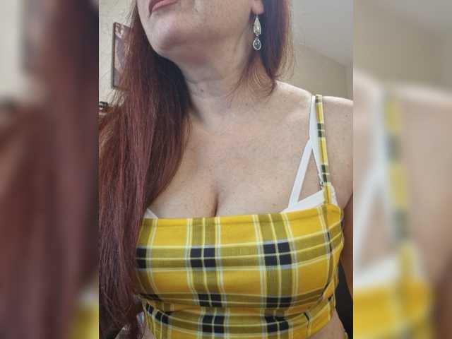 Flirt-Red live cam on BongaCams