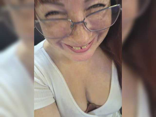 Flirt-Red live cam on BongaCams