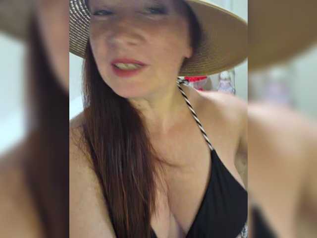Flirt-Red live cam on BongaCams