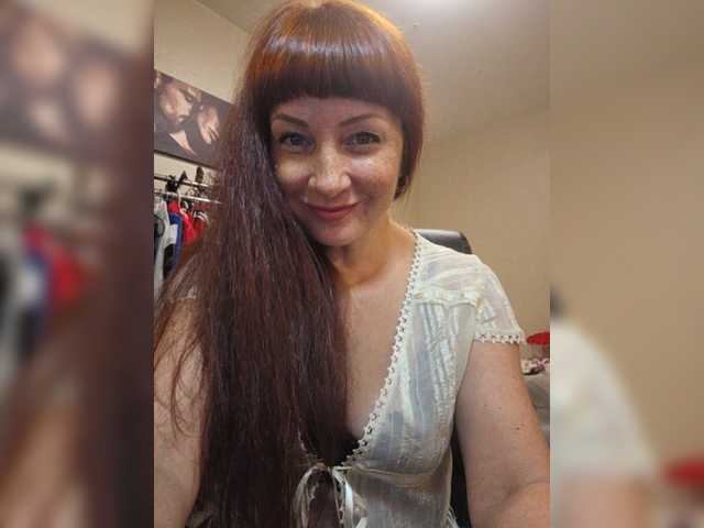 Flirt-Red live cam on BongaCams
