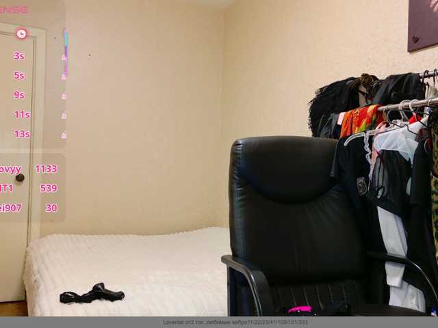 Flirt_Red live cam preview