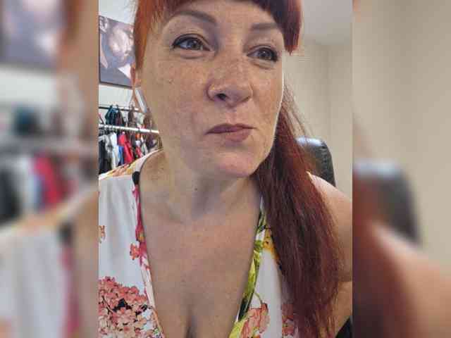 Flirt_red's cam show statistics and live stream