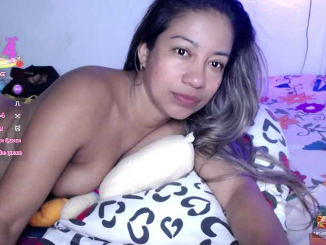 ninatinydoll live cam on BongaCams