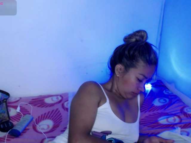ninatinydoll live cam on BongaCams
