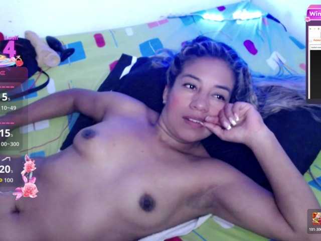 ninatinydoll live cam on BongaCams