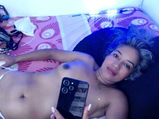 le modèle ninatinydoll est en webcam porno dans un show sur le site bongacams, il possède les tags suivants: Latino/Hispanic,Blonde,Hairy