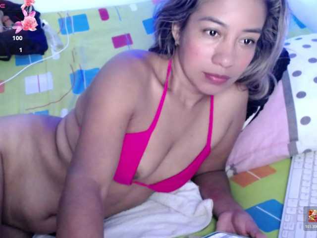 ninatinydoll live cam on BongaCams