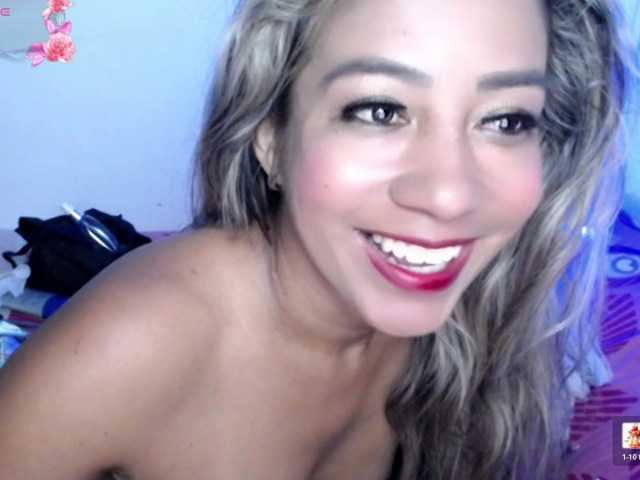 ninatinydoll live cam on BongaCams