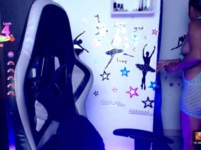 ninatinydoll live cam on BongaCams