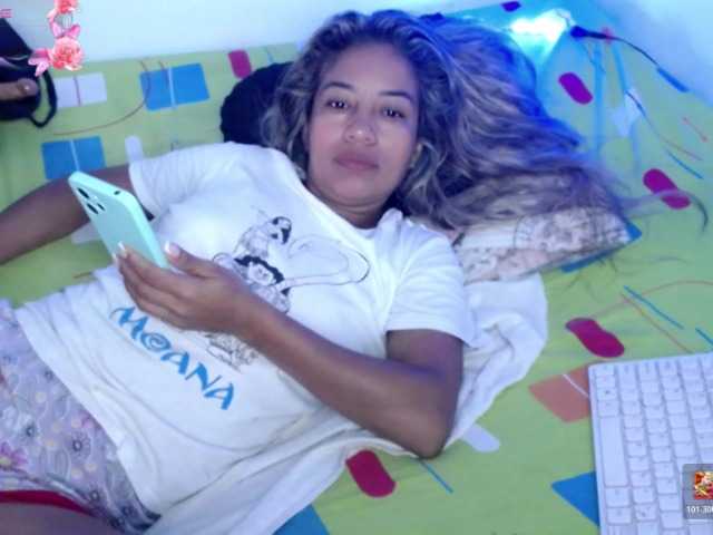 ninatinydoll live cam on BongaCams
