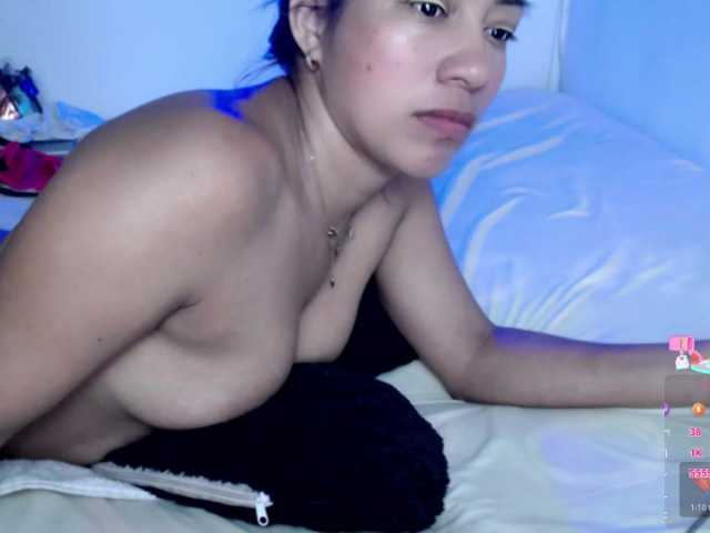 ninatinydoll live cam on BongaCams