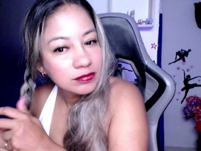 ninatinydoll live cam on BongaCams