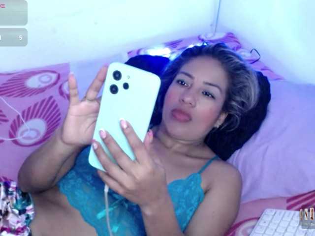 ninatinydoll live cam on BongaCams