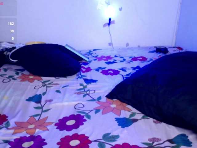 ninatinydoll live cam on BongaCams