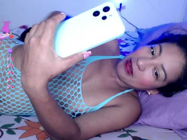 ninatinydoll live cam on BongaCams