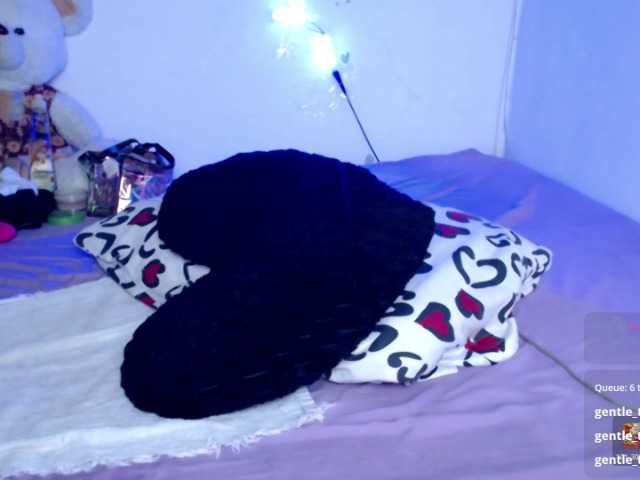 ninatinydoll live cam on BongaCams