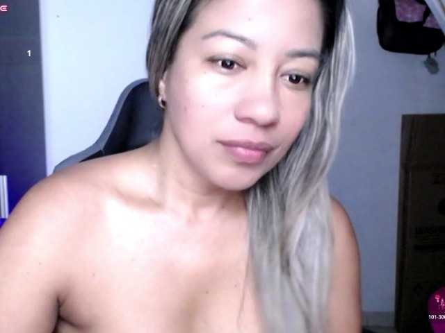 ninatinydoll live cam on BongaCams