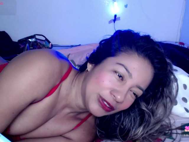 ninatinydoll live cam on BongaCams