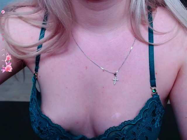 Lana--Nova live webcam show